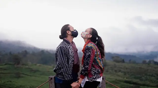 Momen Liburan Nadine Chandrawinata dan Dimas Anggara. (Sumber: Instagram/nadinelist dan Instagram/dimsanggara)