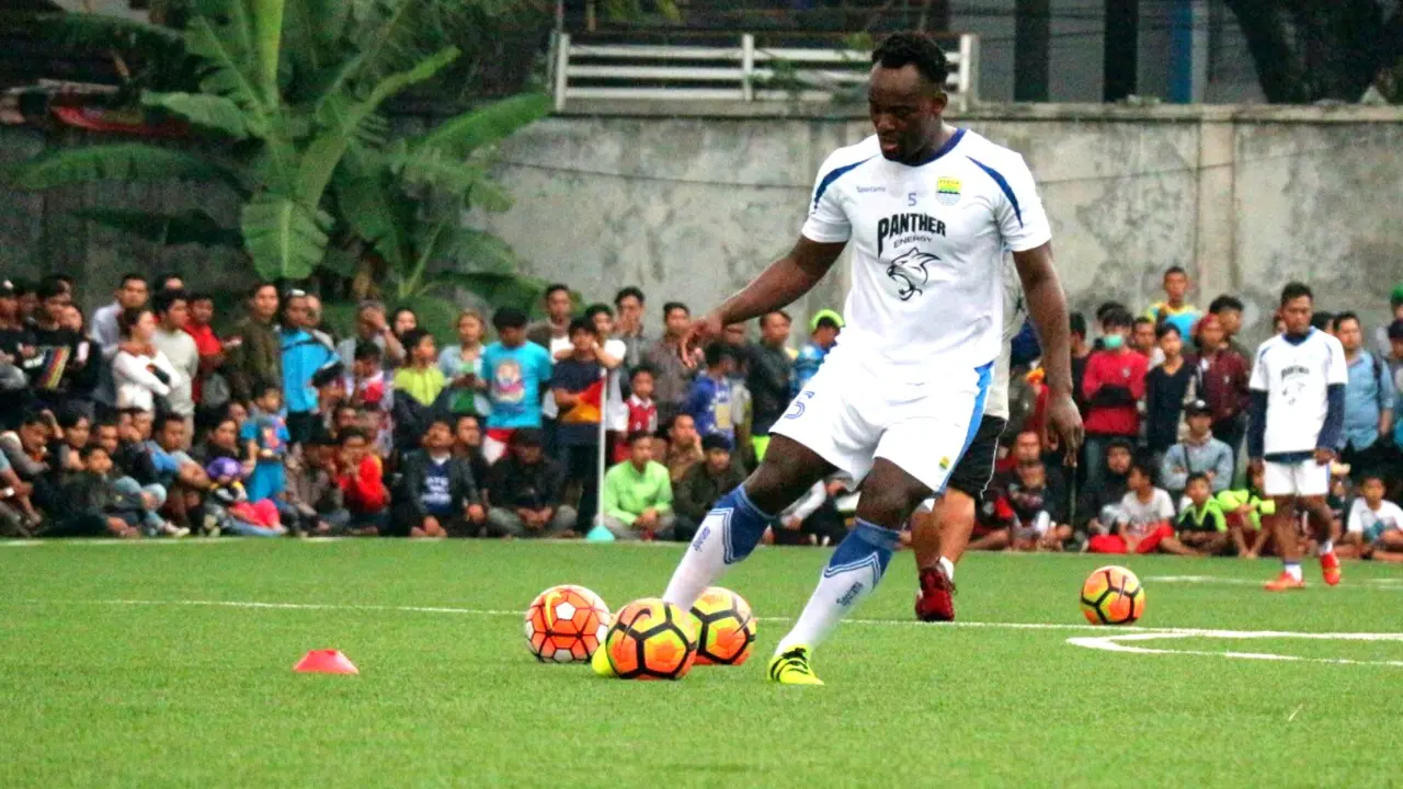 Michael Essien sudah berlatih bersama Persib Bandung. 