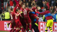 Para pemain Republik Ceska merayakan gol ke gawang Jerman pada laga Grup C kualifikasi Piala Dunia 2018 di Plzen, Republik Ceska (1/9/2017). Jerman menang 2-1. (AFP/Robert Michael)