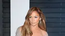 Jennifer Lopez dan kekasihnya hanya ingin mengundang sedikit tamu di hari bahagia mereka nanti, akan ada orang-orang terdekat saja dalam pesta kecil mereka. (Bintang/EPA)