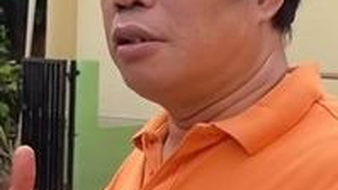 Jika Abdel memilih bangunan yang tinggi, Temon justru memilih rumah satu lantai, tetapi dengan tanah yang luas yang bisa dimanfaatkannya.