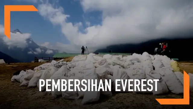 Pemerintah Nepal menggelar aksi bersih-bersih Gunung Everest. Aksi yang dimulai sejak 14 April 2019 ini telah mengumpulkan 10.000 kg sampah dan mengevakuasi 4 jenazah pendaki.
