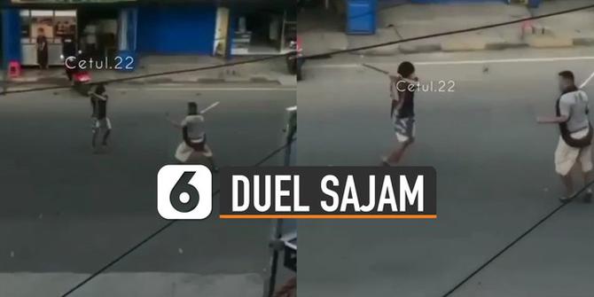 VIDEO: Viral Dua Lelaki Duel Senjata Tajam di Tengah Jalan