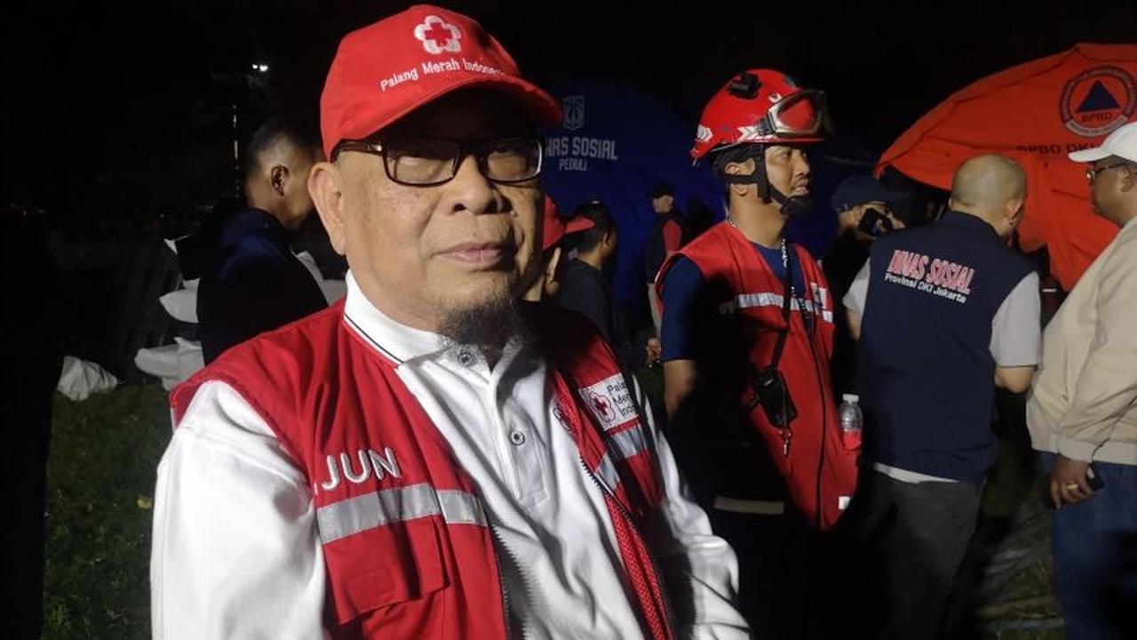 PMI Jakpus Gerak Cepat Tangani Pengungsi Kebakaran Kemayoran, Siapkan Bantuan Medis dan Tenda