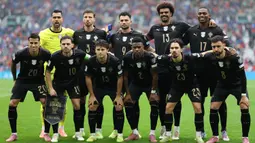 Starting XI pemain Portugal saat laga Grup F Kualifikasi Piala Dunia 2026 melawan Armenia di Dragao Stadium, Porto, Minggu (16/11/2025) waktu setempat. (AP Photo/Luis Vieira)