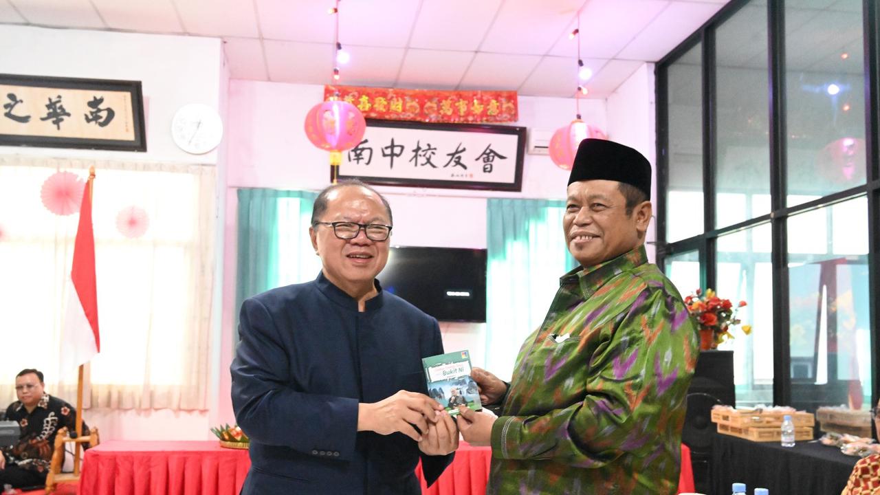 Wakil Ketua Umum Majelis Ulama Indonesia (MUI), KH Marsudi Syuhud (kanan) dan Ketua Umum Majelis Tinggi Agama Khonghucu Indonesia (MATAKIN), Xs Budi S Tanuwibowo (Istimewa)