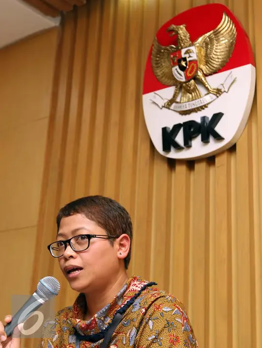 KPK menilai Irman telah menyalahgunakan wewenangnya untuk memperkaya diri sendiri, orang lain, maupun korporasi, Jakarta, Jum'at (30/9). Irman diduga secara bersama-sama menggelembungkan proyek e-KTP senilai Rp 6 T tersebut. (Liputan6.com/Helmi Afandi)