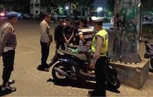 Polisi Patroli di Jalanan Pelalawan, Sisir Lokasi Keramaian Sampaikan Pesan Pilkada Damai