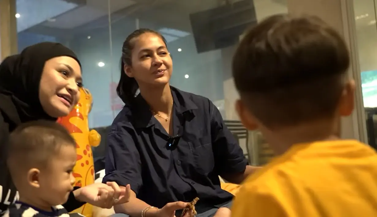 Nathalie Holscher (Youtube/Baim Paula)