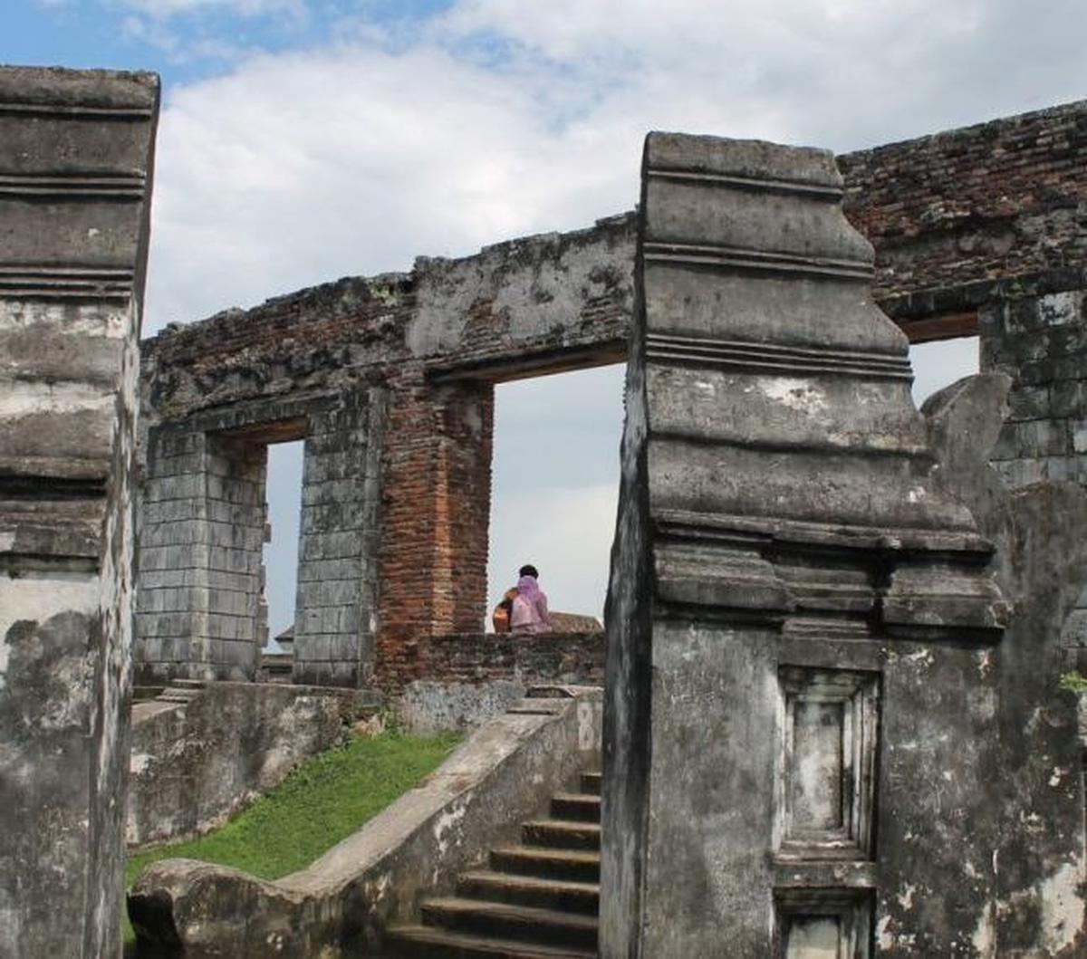 Puing Keraton Surosowan yang merupakan pusat pemerintahan Kesultanan Banten.
