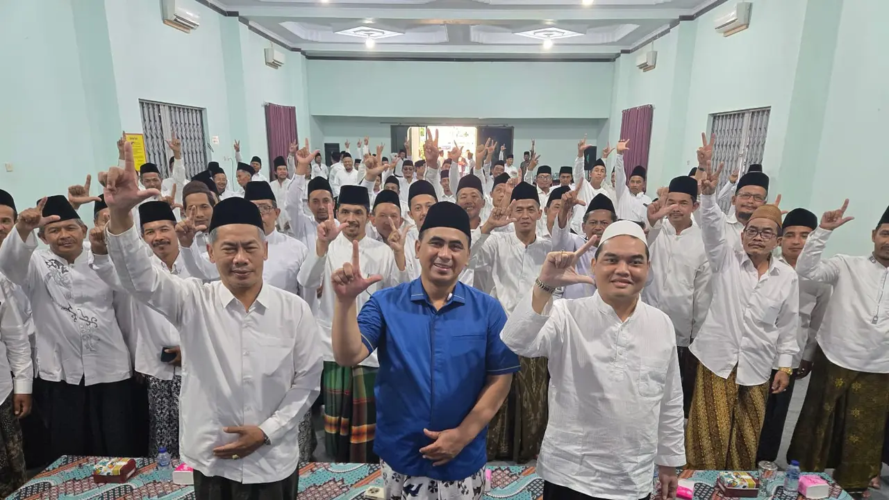 Ratusan kyai muda Nahdlatul Ulama (NU) dari berbagai kecamatan di eks Karesidenan Kedu mengaku memberikan dukungan kepada pasangan calon Ahmad Luthfi dan Taj Yasin di Pemilihan Gubernur dan Wakil Gubernur Jawa Tengah 2024 (Istimewa)