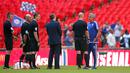 Pelatih Chelsea, Jose Mourinho, memprotes wasit Anthony Taylor di akhir dalam Community Shield 2015 di Stadion Wembley, Inggris. Minggu (2/8/2015) malam WIB. (Action Images via Reuters/John Sibley)