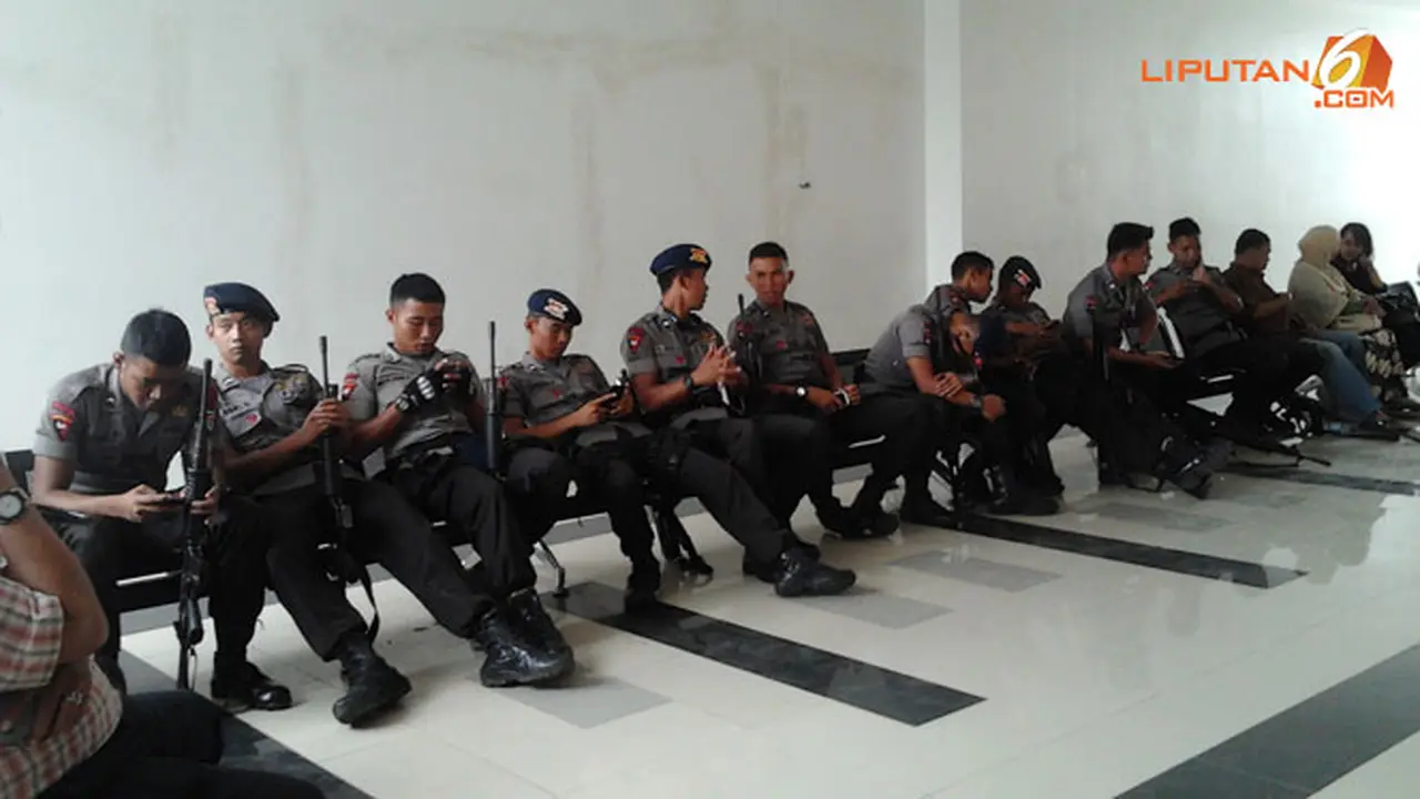 polisi-jagasidang-130603b.jpg