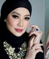 Sejak memasuki bulan Ramadan 2024, Reza Artamevia tampaknya makin konsisten berhijab. [@rezaartameviaofficial]