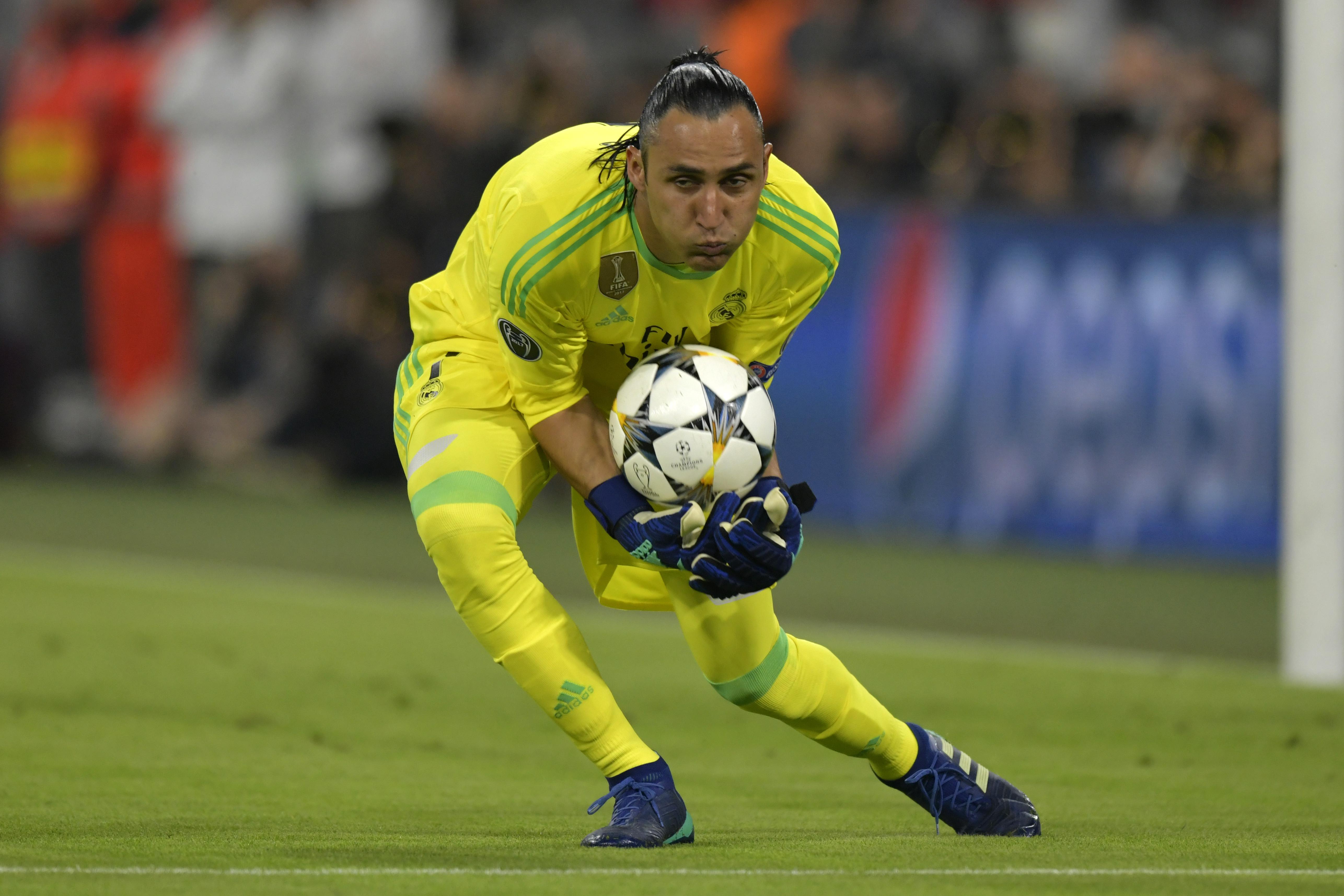 Kiper Real Madrid Keylor Navas tampil gemilang saat menghadapi Bayern Munchen pada leg pertama semifinal Liga Champions di Allianz Arena, Kamis (25/4/2018) dini hari WIB. Madrid menang 2-1. (GUENTER SCHIFFMANN / AFP)
