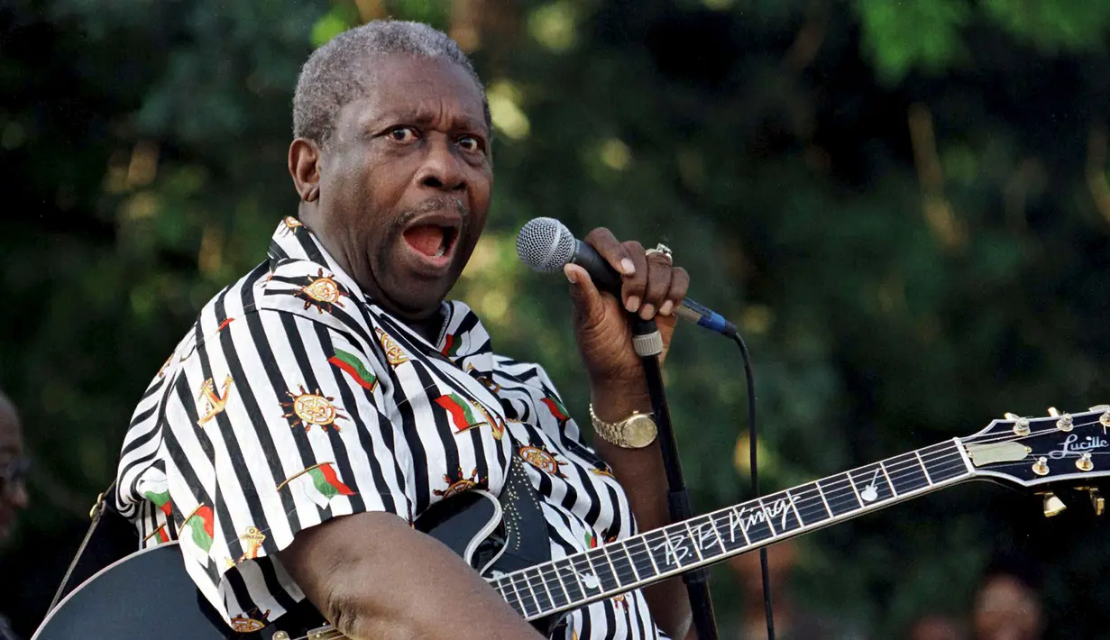 Pemilik nama lengkap Riley B. King itu diduga meninggal karena penyakit diabetes yang sudah lama dideritanya pada Kamis (14/5/2015) waktu setempat di Las Vegas, Amerika Serikat. (REUTERS/Laszlo Balogh/Files)
