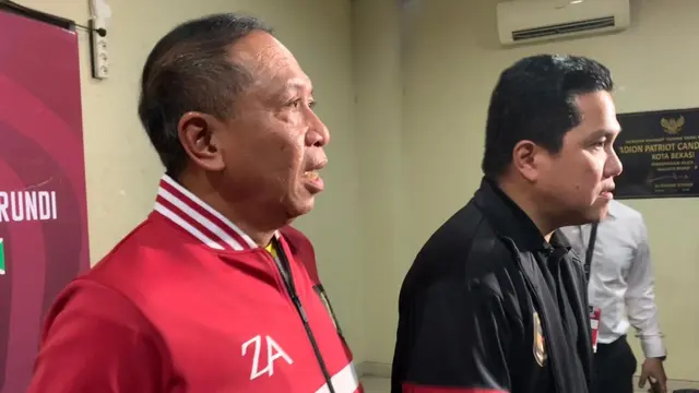 Ketua Umum PSSI, Erick Thohir (baju hitam)