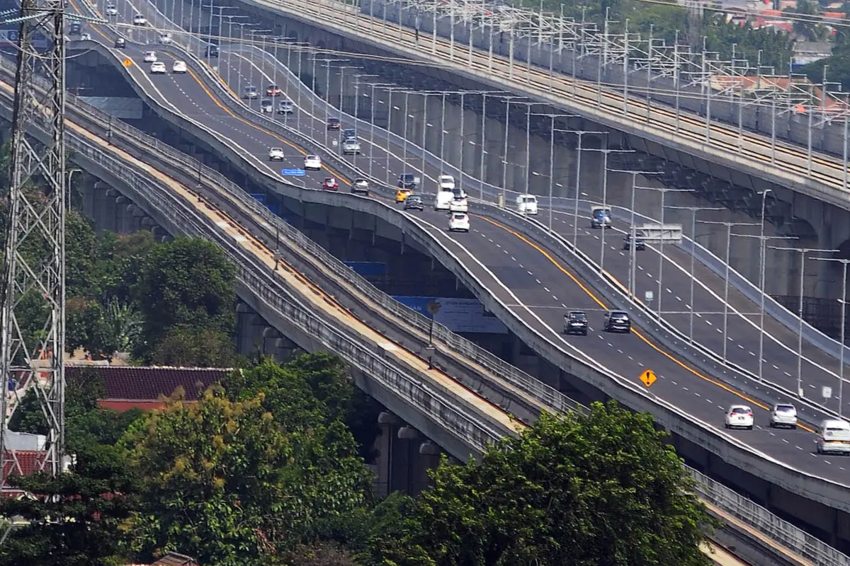 Jalan Tol Layang Mohamed Bin Zayed (MBZ).