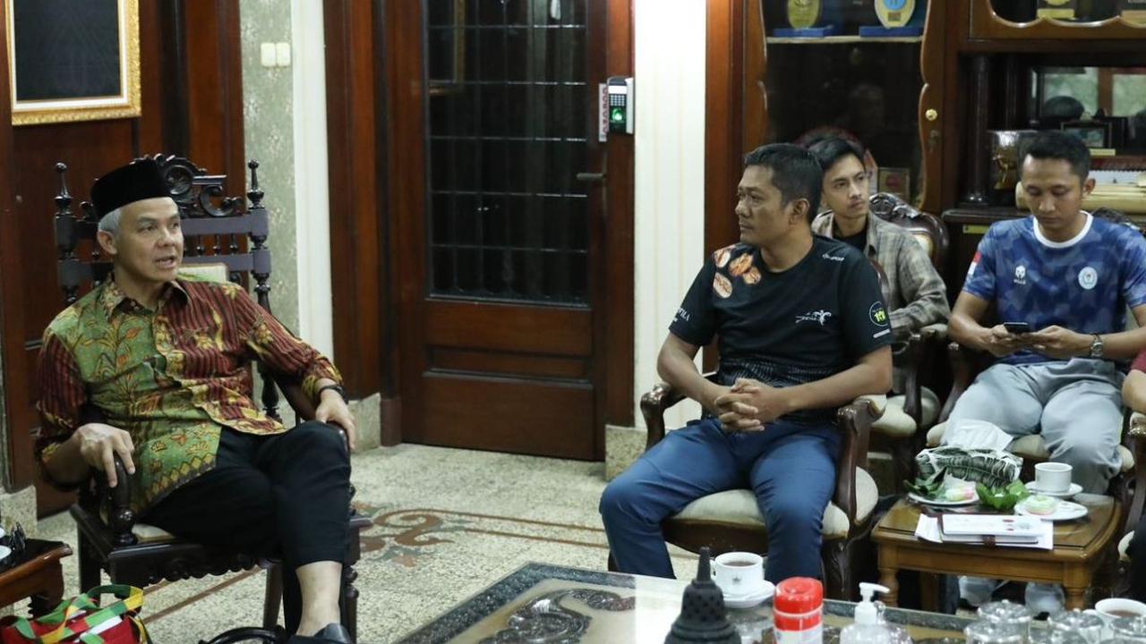 Gubernur Jawa Tengah Ganjar Pranowo mengajak atlet untuk memperlihatkan kemampuan dan menunjukkan prestasinya dalam Pekan Olahraga Provinsi (Porprov) XVI. Ganjar akan membuka secara resmi ajang itu di Stadion Joyo Kusumo, Pati Sabtu (5/8).