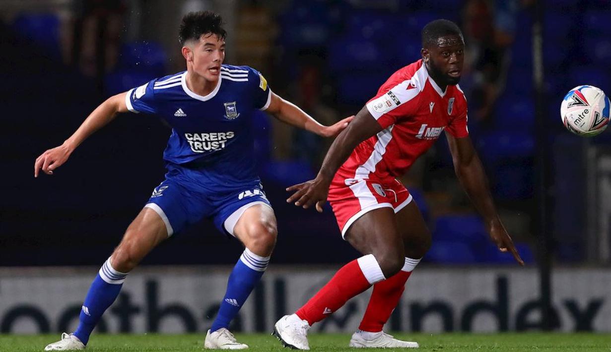 Elkan Baggott. Bek tengah naturalisai berusia 19 tahun asal Inggris yang menempati posisi bek tengah ini merupakan bagian dari skuat Ipswich Town U-23 yang baru saja dipromosikan ke tim senior, meski belum sekalipun diturunkan musim ini di FPL Trophy. (Dok. Ipswich Town)
