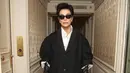 <p>Aksen coat juga menghadirkan statement tersendiri pada gaya. [Foto: Instagram/ Kris Jenner]</p>