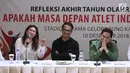 Mantan atlet Susy Susanti (kiri) saat menjadi pembicara pada Refleksi Akhir Tahun Olahraga Indonesia di SUGBK, Jakarta, Senin (10/12). Acara Refleksi Akhir Tahun ini dihadiri Ketua Umum KOI, Erick Thohir dan mantan atlet. (Liputan6.com/Helmi Fithriansyah)