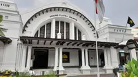 Pos Bloc Jakarta yang menempati gedung bekas kantor pos era Hindia Belanda yang berada di Jalan Pos No. 2, Pasar Baru, Jakarta Pusat. (dok. Liputan6.com / Gabriella Ajeng Larasati)