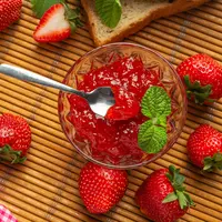 Ilustrasi selai stroberi buatan sendiri | copyright freepik.com/jcomp