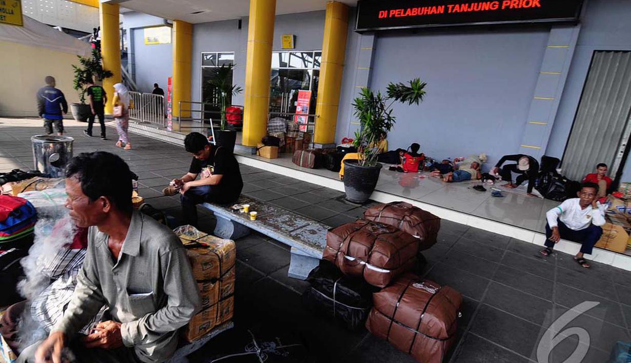 Suasana Pelabuhan Tanjung Priok Jelang H5 Lebaran Page