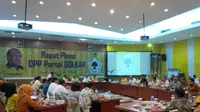 Suasana rapat pleno Partai Golkar untuk menyeleksi calon pimpinan DPR dan MPR, Sabtu (27/9/2014) dini hari. (Liputan6.com/Silvanus Alvin)