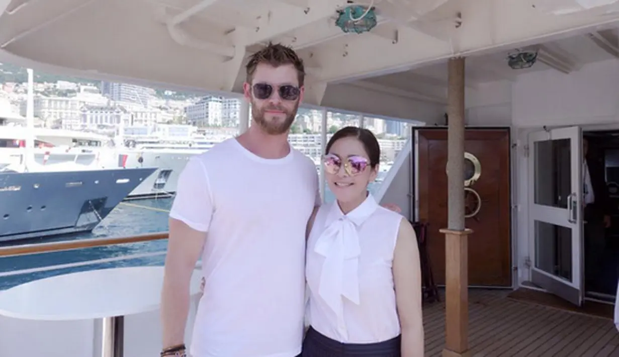Saat nonton balapan Formula 1 di Monaco, musisi Maia Estianty itu ketemu dengan aktor Chirs Hemsworth Minggu (28/5/2017).  Beberapa foto dibagikan dalam akun instagram, foto bareng bintang film The Avengers.  (Instagram/maiaestiantyreal)