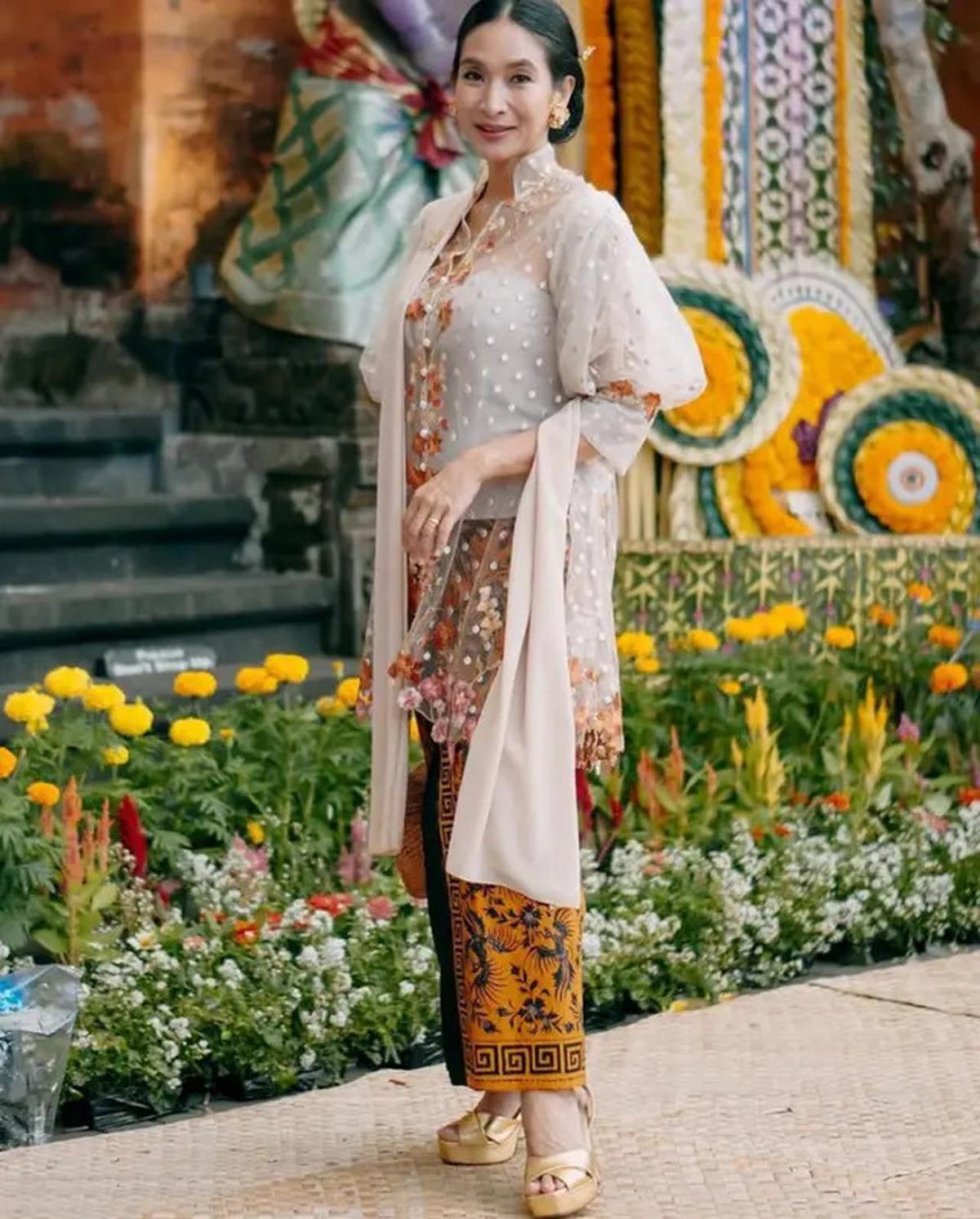 Gaya Kebaya Tile Selebriti, Yura Yunita hingga Sohwa Halilintar Tampil Memukau