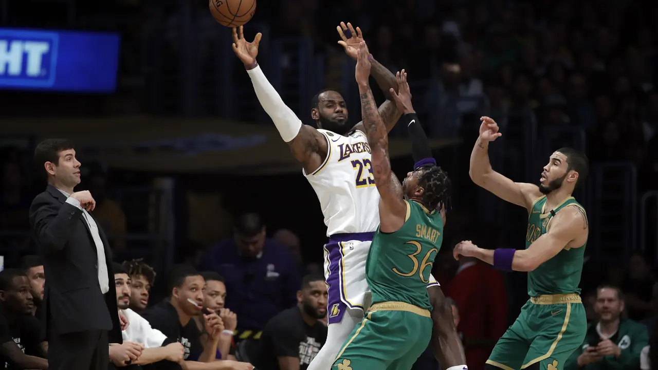 LeBron James membantu Lakers mengalahkan Celtics