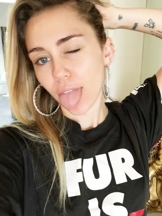 "Miley benar-benar terbuka soal kehidupannya menggunakan narkoba dan alkohol. Hal itu tak cocok dengan gaya keluarga Liam yang konservatif," tambah sumber. (instagram/mileycyrus)