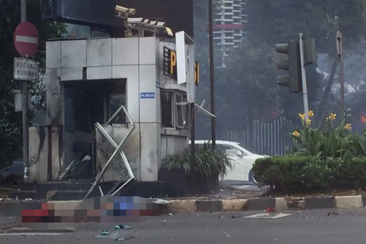20160114-Foto-foto Ledakan di Pos Polisi Dekat Sarinah Thamrin-Jakarta