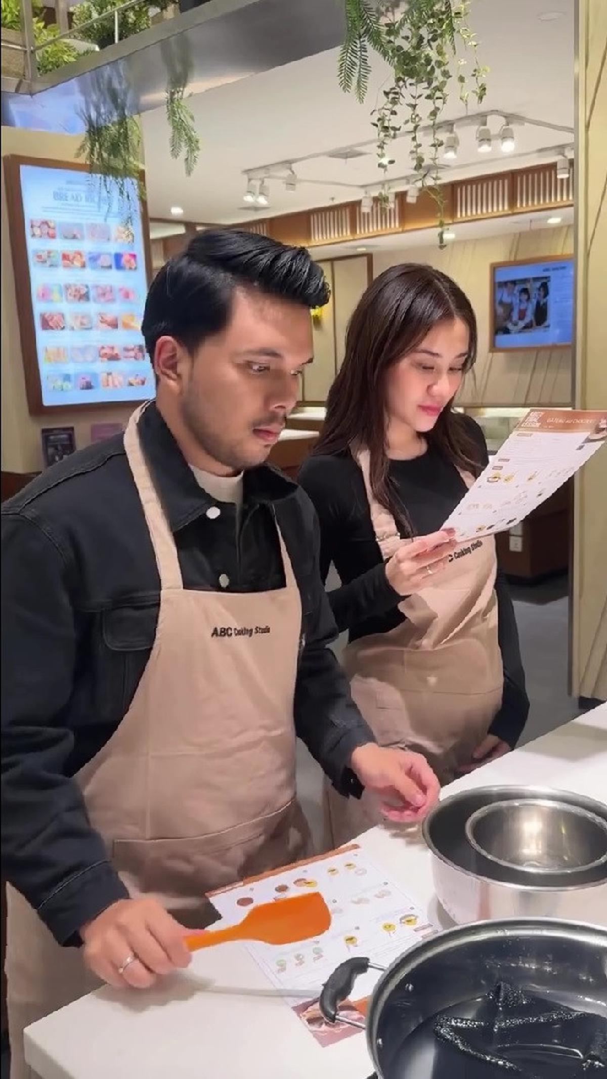Potret Aaliyah Massaid dan Mahalini Ajak Suami Ikut Kelas Masak, Duo Bumil Ini Kompak Banget