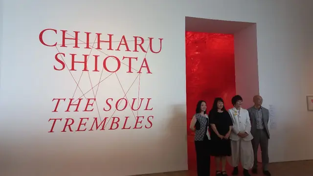 Instalasi Benang Simbol Koneksi yang Menggetarkan Jiwa Karya Chiharu Shiota di Museum MACAN