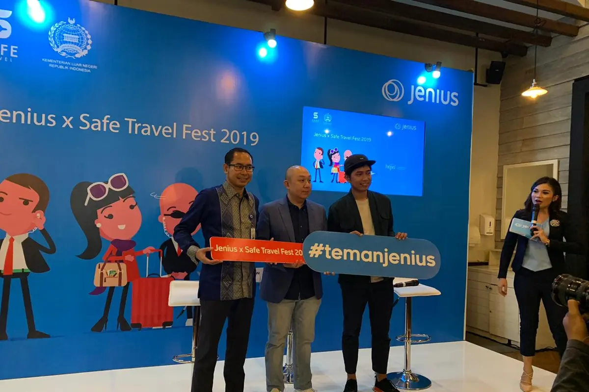 Direktur Perlindungan WNI Kemlu RI Judha Nugraha dan Head of Digital Banking Bank BTPN Irwan S Tisnabudi dalam acara pembukaan Safe Travel Fest 2019 di Kota Kasablanka, Kamis 28 November 2019 (Benedikta Miranti / Liputan6.com)