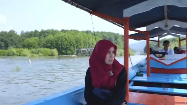 Tri Septiana, rutin mengajar anak-anak di Pulau Tegal. (Liputan6.com/Istimewa).