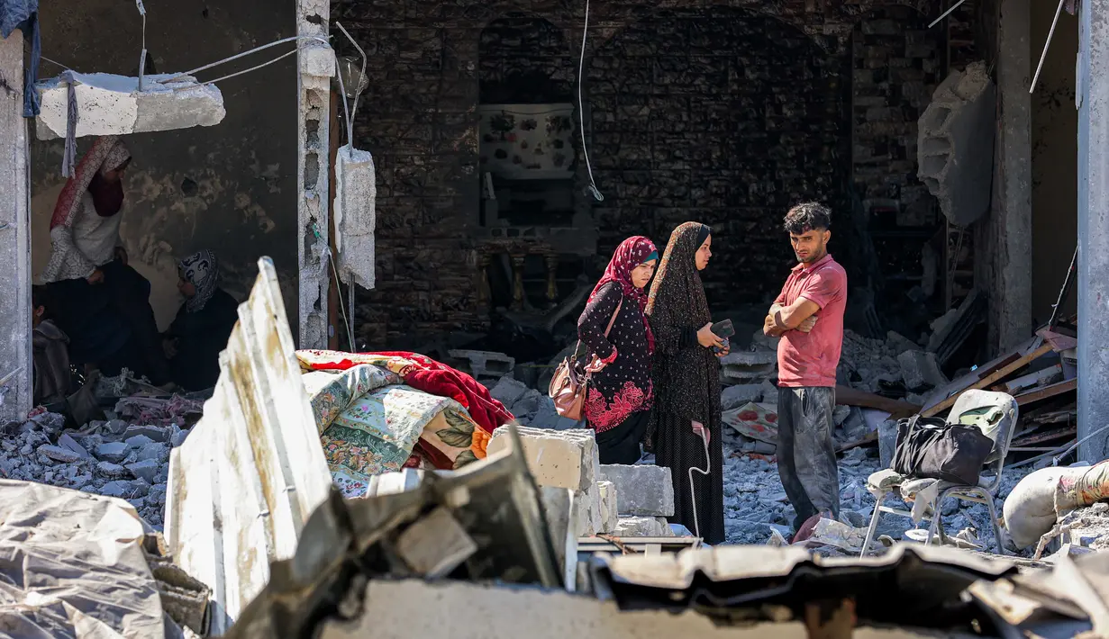 Dalam laporan tersebut disebutkan 12 di antaranya merupakan warga pencari bantuan. (Omar AL-QATTAA/AFP)