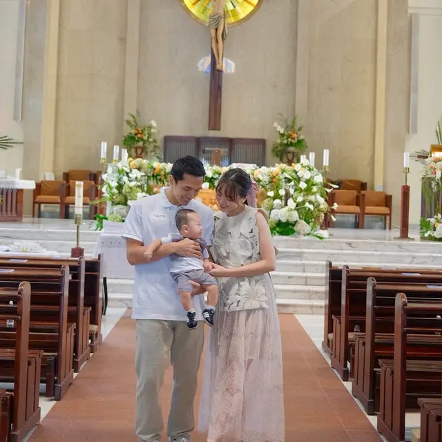 6 Potret Baby Jayden Anak Jonatan Christie dan Shanju Dibaptis,