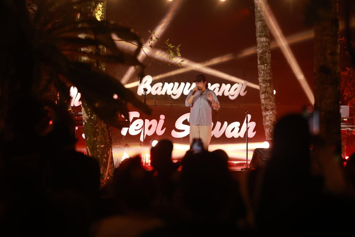 Musik Tepi Sawah yang digelar di halaman penginapan Teras Ijen di Desa Segobang, Kecamatan Licin Banyuwangi