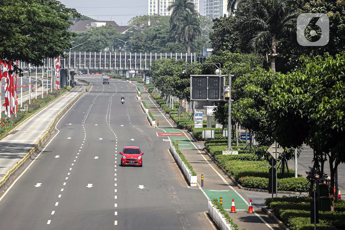 FOTO: Suasana Jalan Utama Jakarta pada Perpanjangan PPKM Darurat