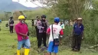 Masyarakat adat bersih tegang dengan petugas dan aparat keamanan di lokasi. (Foto Istimewah)