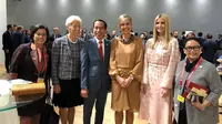 Presiden Joko Widodo potret bersama sejumlah perempuan saat KTT G20 di Osaka, Jepang. Jokowi menyebut mereka perempuan perkasa (Dok.Instagram/@jokowi/https://www.instagram.com/p/BzRzCxBB6en/Komarudin)