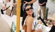 Intip tampilan Kendall Jenner hadiri Coachella 2026 dengan busana yang simple (Kate Spade New York)
