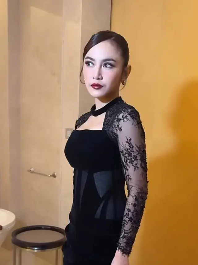 Deretan Gaya Glamor Artis dengan Gaun Hitam di Resepsi Ranggaz Laksmana dan Anggie, dari Aaliyah Massaid hingga Alyssa Daguise