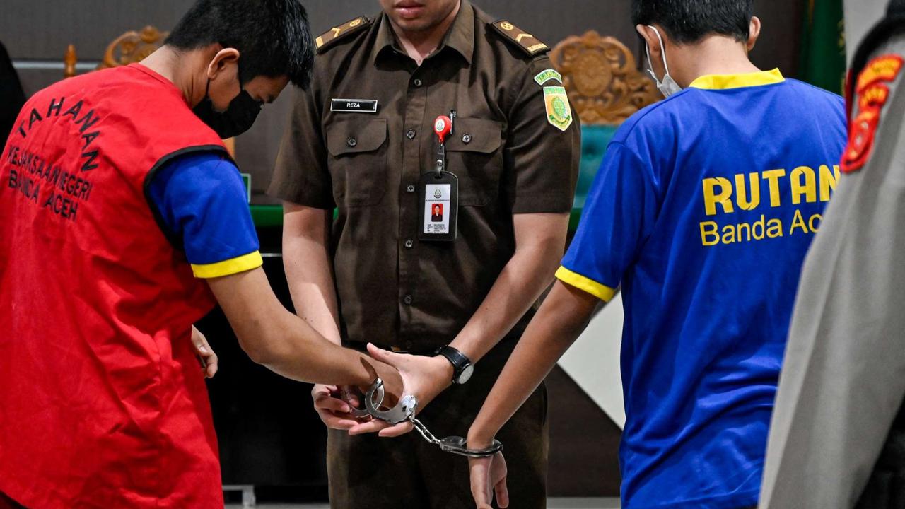 Pasangan gay di Aceh dijatuhi hukuman cambuk