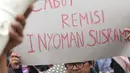 Sejumlah pewarta dari berbagai organisasi berunjuk rasa di Taman Pandang depan Istana Negara, Jakarta, Jumat (25/1). Mereka meminta Presiden Jokowi segera mencabut remisi yang diberikan kepada I Nyoman Susrama. (Liputan6.com/Helmi Fithriansyah)