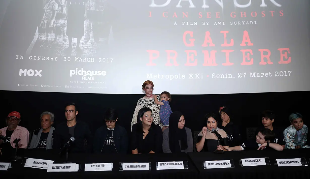 "Proses film ini akhirnya kenapa di filmkan, dan kenapa agak beda dibuku dengan di film soalnya saya dalam hal ini saya konsultasi ke anak-anak (hantu). Mereka senang atas kisah mereka difilmkan," kata Risa Saraswati. (Nurwahyunan/Bintang.com)